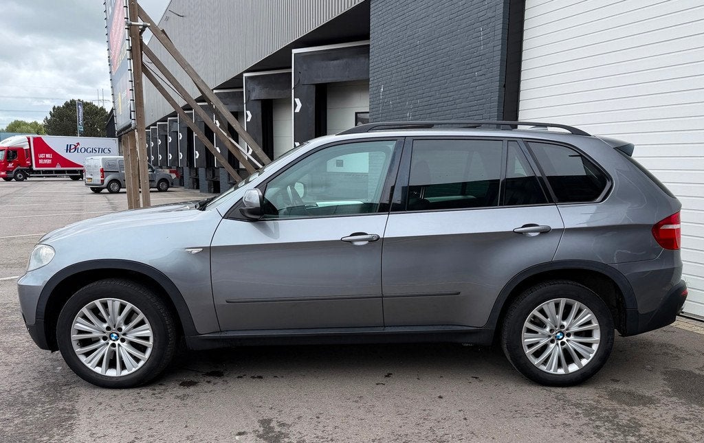 BMW X5 XDrive48i 7PERSOONS/VOLLEDIGO-H/PANORAMADAK/LEDER, Auto's, BMW, Gebruikt, 138 €/maand, 2145 kg, Leder
