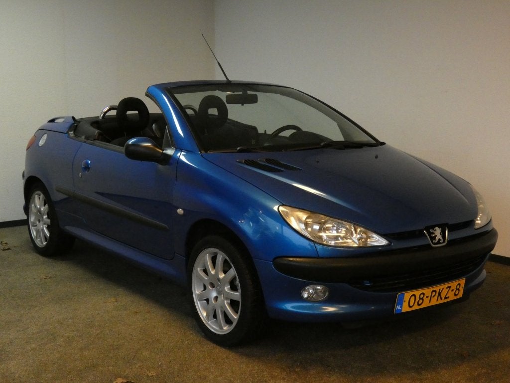 Peugeot 206 CC 1.6-16V (bj 2002), Auto's, Voorwielaandrijving, Gebruikt, Cabriolet, 49 €/maand