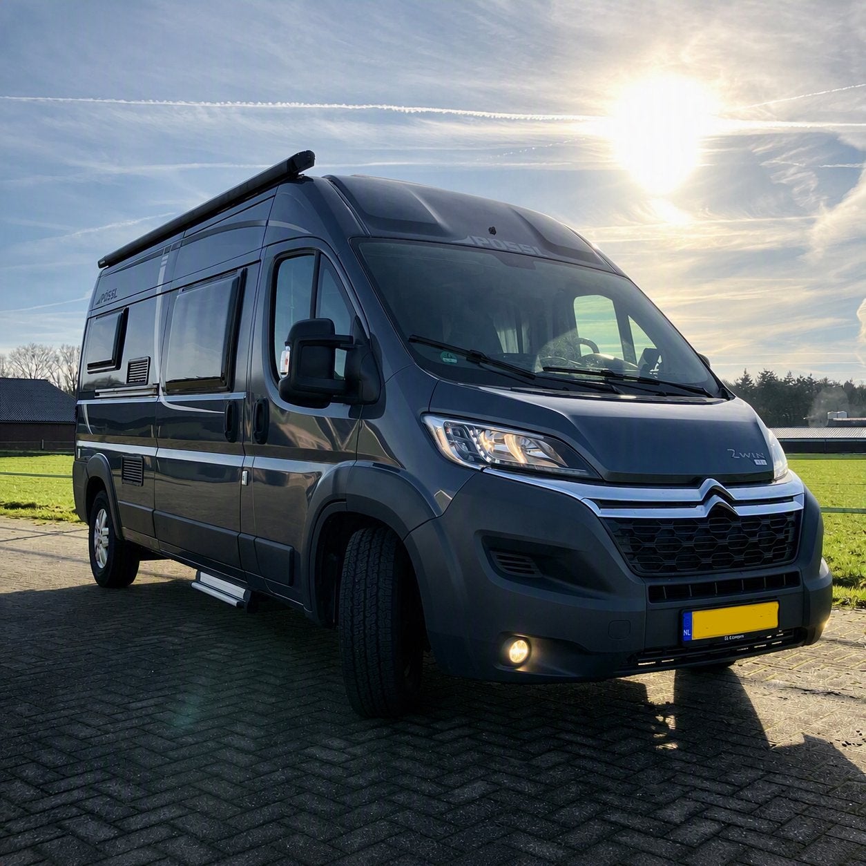 Zeer mooie, goed onderhouden Pössl 2Win Plus (2016) 150 pk, Caravans en Kamperen, Buscamper of Camperbus, Ringverwarming, Pössl