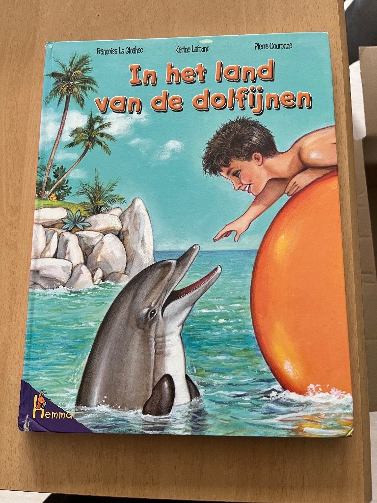 Boek: In het land van de dolfijnen, Boeken, Ophalen of Verzenden, Zo goed als nieuw, Fictie algemeen