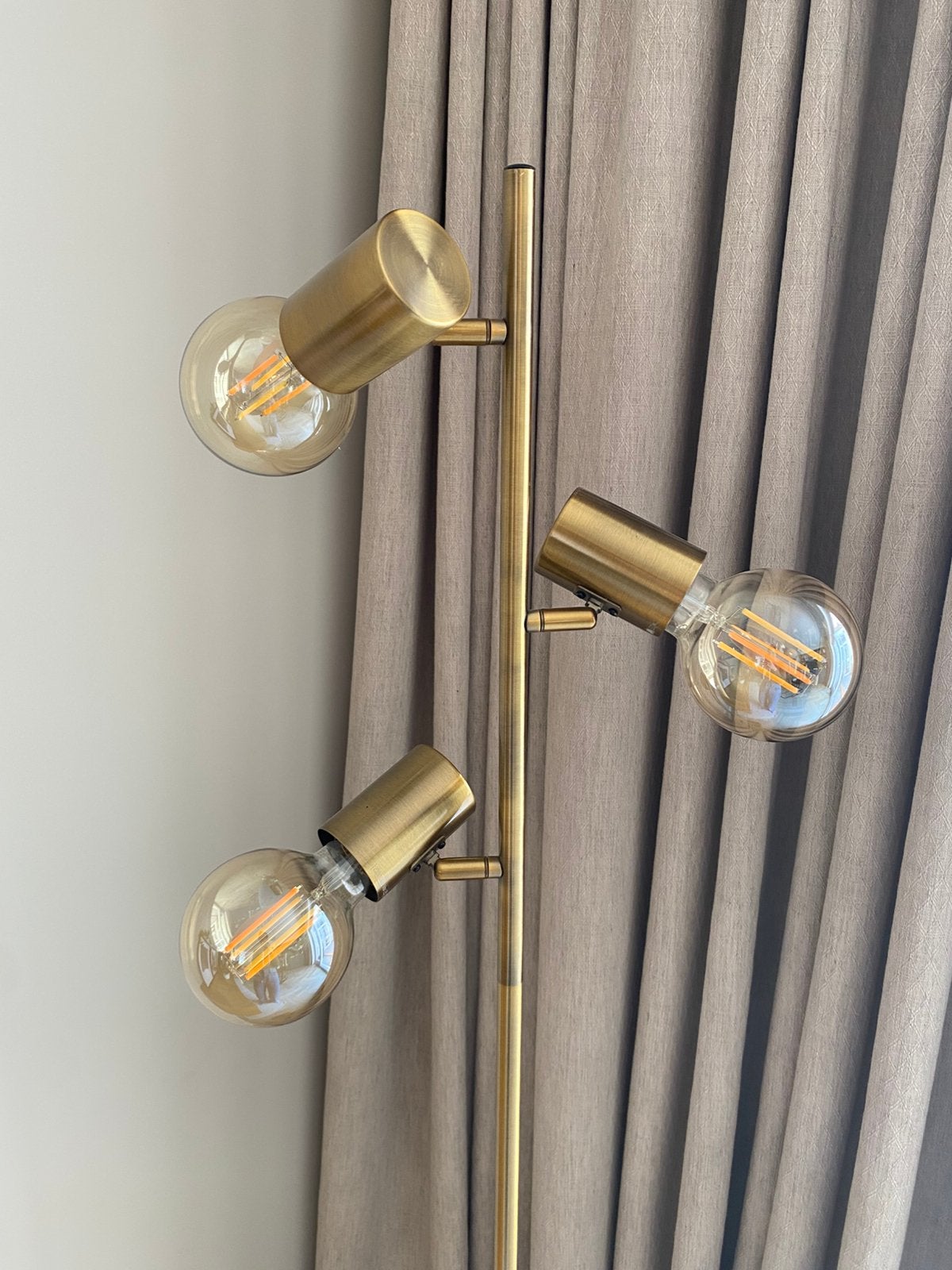 Gouden vloerlamp met 3 verstelbare lichtpunten, Huis en Inrichting, Lampen | Vloerlampen, Ophalen, 100 tot 150 cm, Zo goed als nieuw