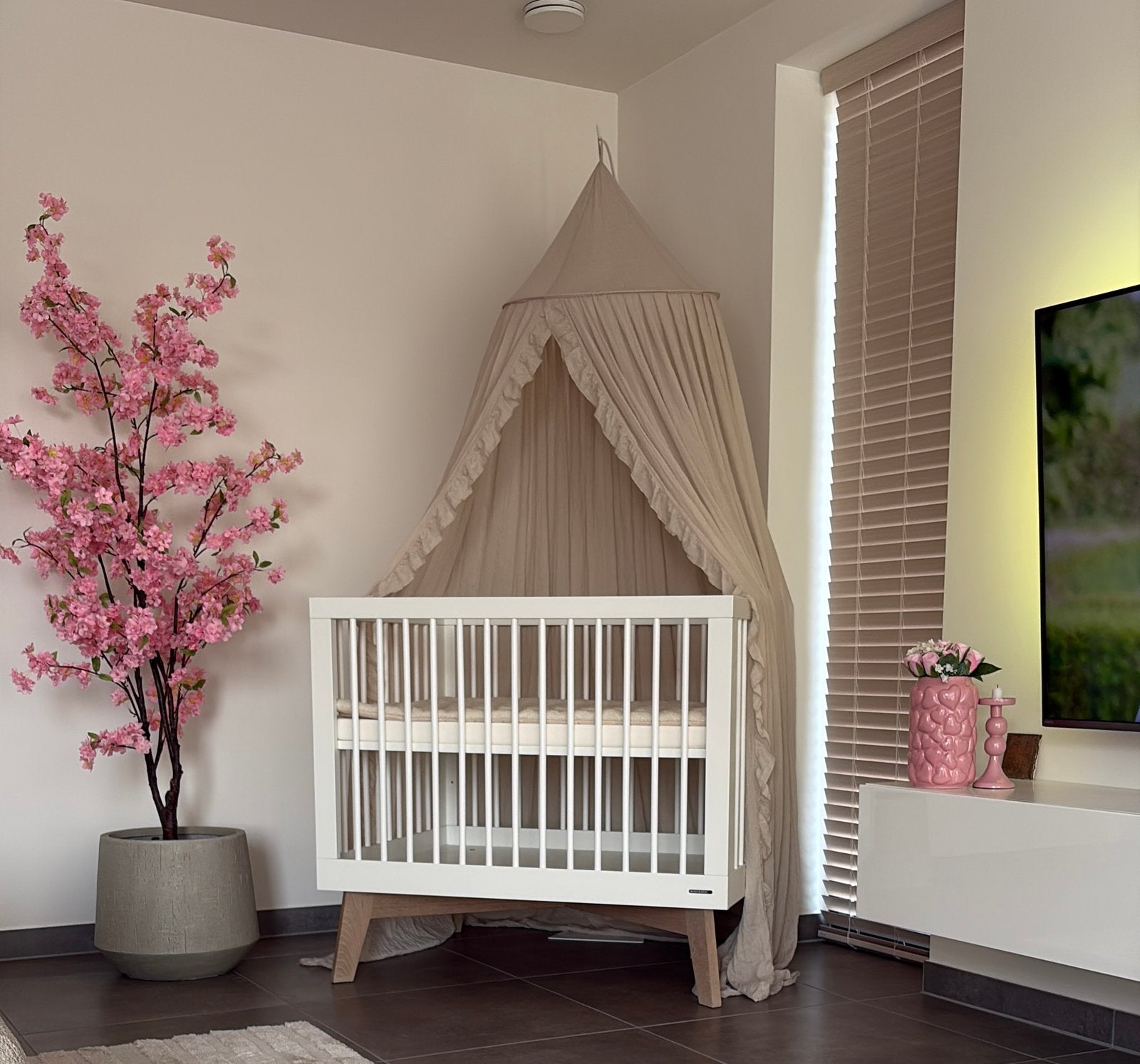 Kidsmill Sixties Box Wit Mat / Naturel + matras en boxkleed, Ophalen, Zo goed als nieuw, In hoogte verstelbaar