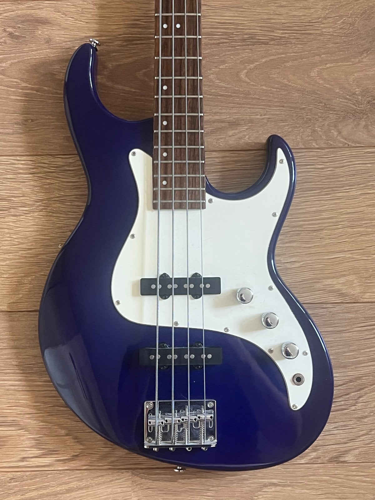 Greg Bennett FN-1 Fairlane basgitaar - Elektrisch, Blauw, Muziek en Instrumenten, Snaarinstrumenten | Gitaren | Bas, Ophalen, Gebruikt
