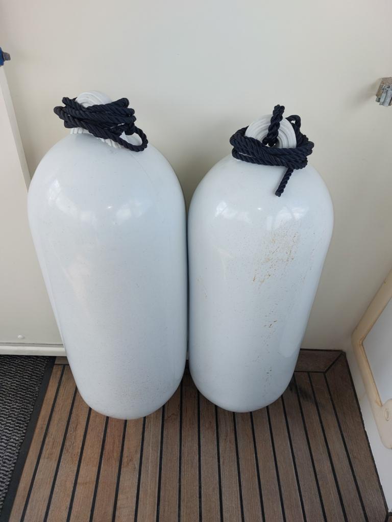 Twee Fenders  Stootwillen 80 bij 25 Wit, Watersport en Boten, Ophalen, Gebruikt