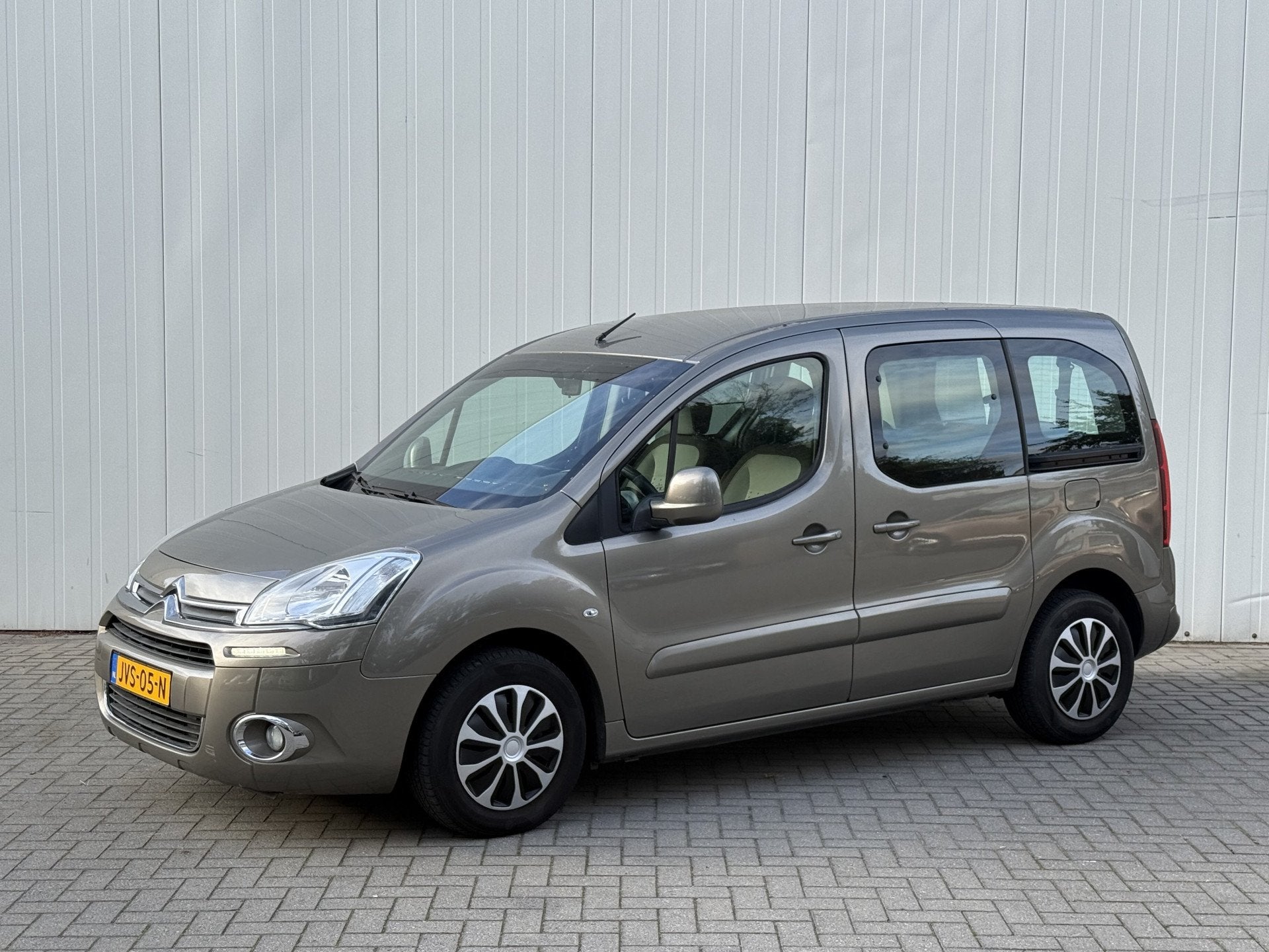 Citroën Berlingo 1.6 VTi Rolstoelauto 3+1 of 5-0 - Ruime Bo, Voorwielaandrijving, Dealer onderhouden, 15 km/l, Beige