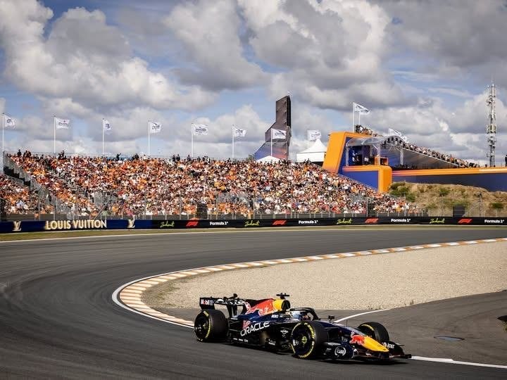 gezocht naar twee tickets voor de Formule 1 voor zondag, Twee personen