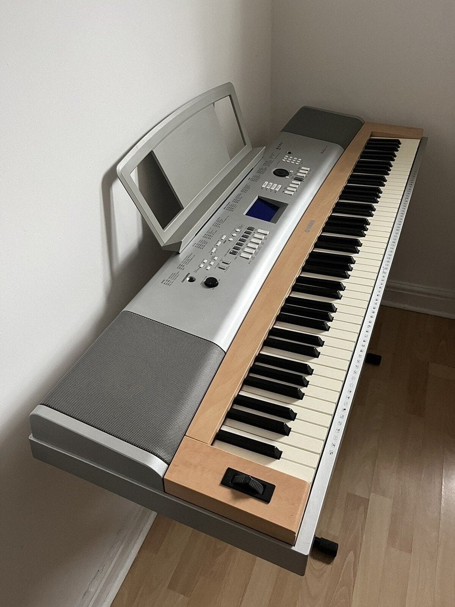 Yamaha DGX-620 digitale piano met 88 toetsen en pedaal, Muziek en Instrumenten, Ophalen, Gebruikt, 88 toetsen, Yamaha