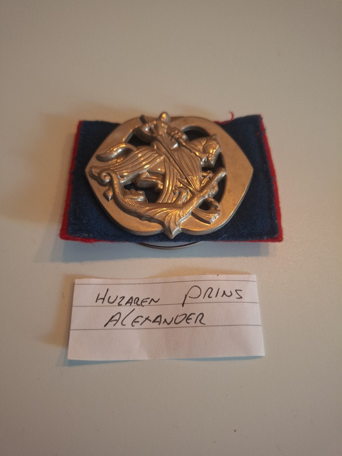 Baret embleem Huzaren Prins Alexander, Ophalen of Verzenden, Landmacht, Nederland, Embleem of Badge