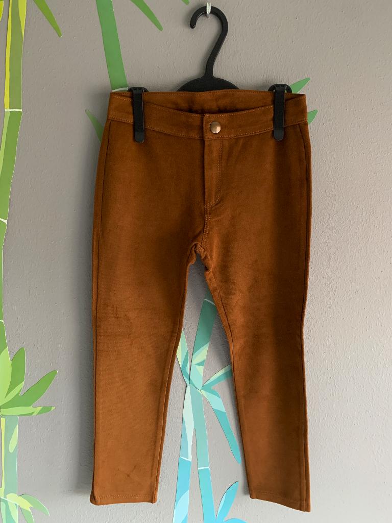 NIEUWE Zara Suede Broek mt 116, Broek, Meisje, Nieuw, Ophalen of Verzenden
