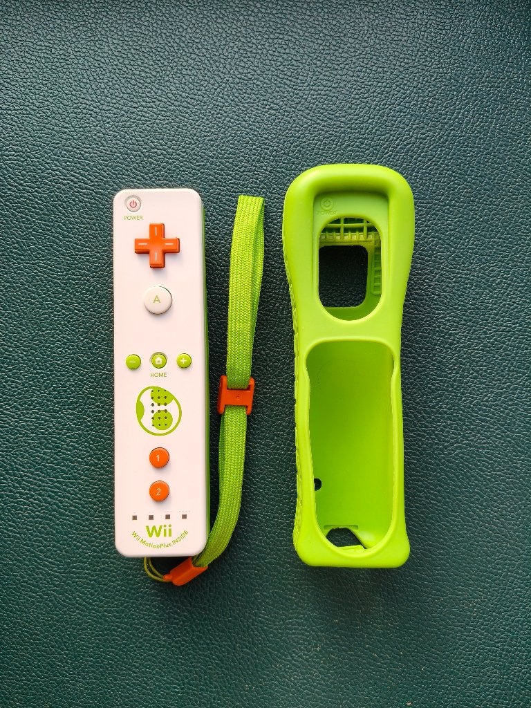 Nintendo Wii Remote Plus Yoshi / Wii U Controller, Ophalen of Verzenden, Zo goed als nieuw, Draadloos, Wii-mote of Nunchuck