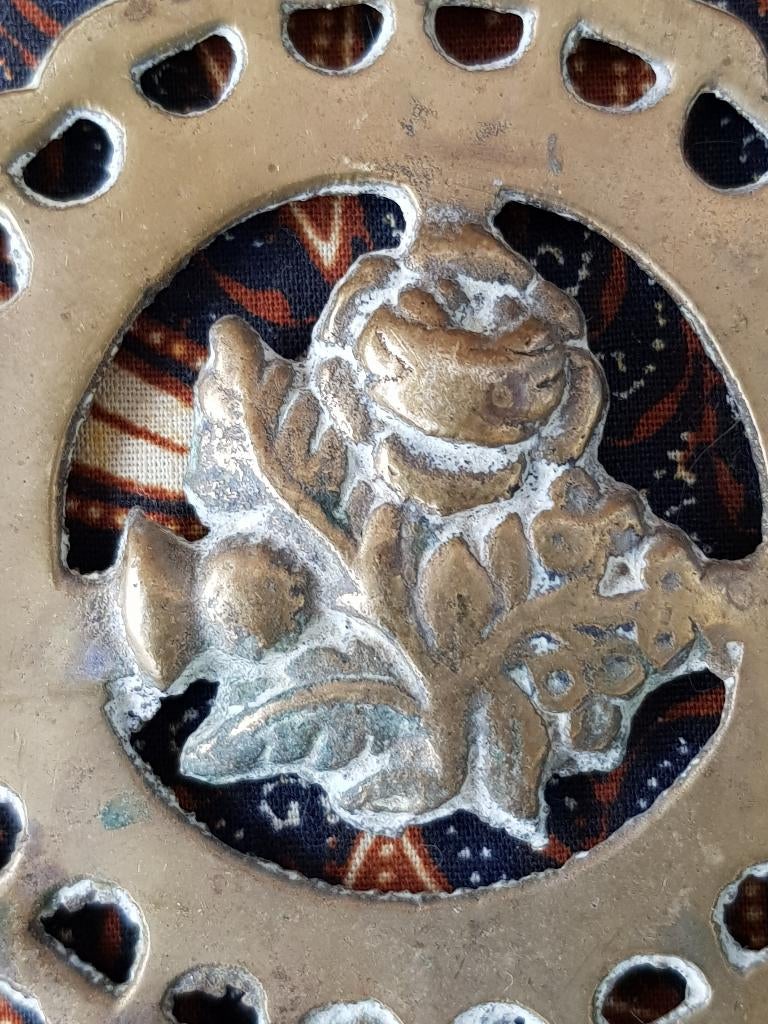 Antiek kleppermannetje uit Engeland met een roos 9 cm. 1890., Ophalen of Verzenden, Koper