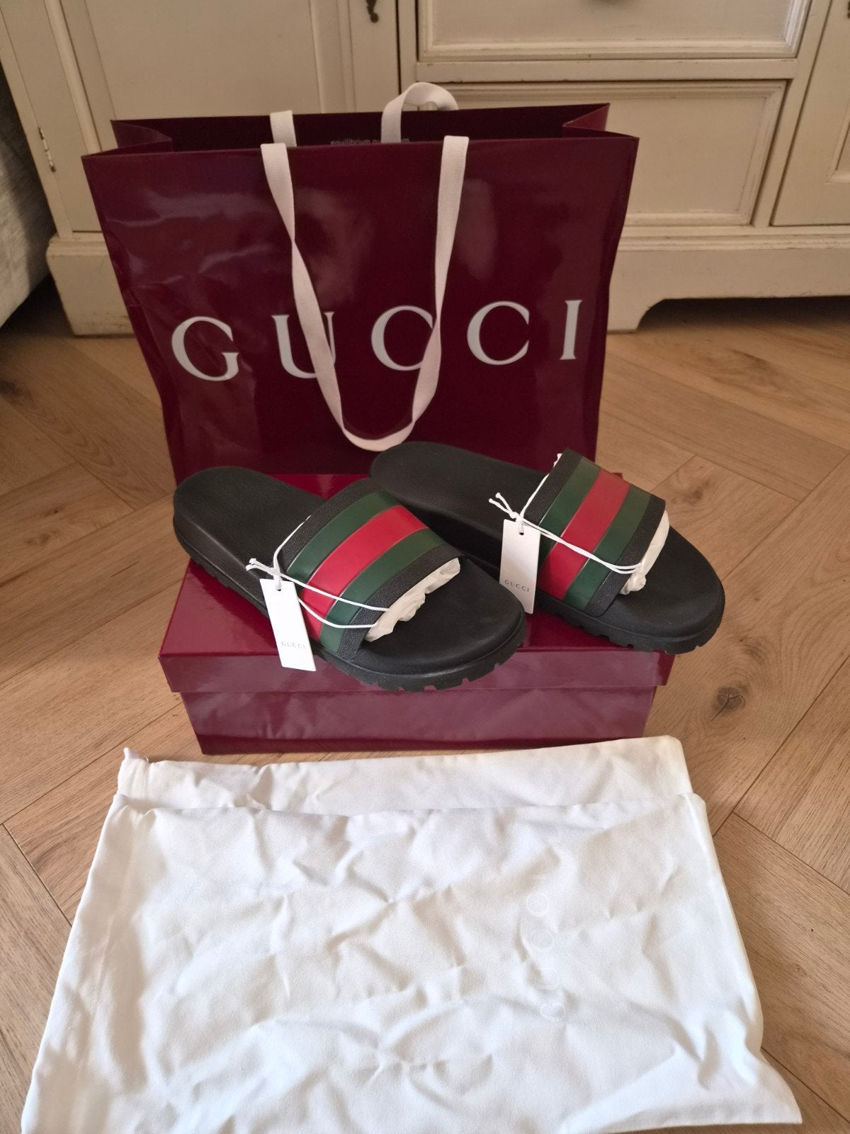 Gucci slippers, Ophalen, Zo goed als nieuw, Zwart