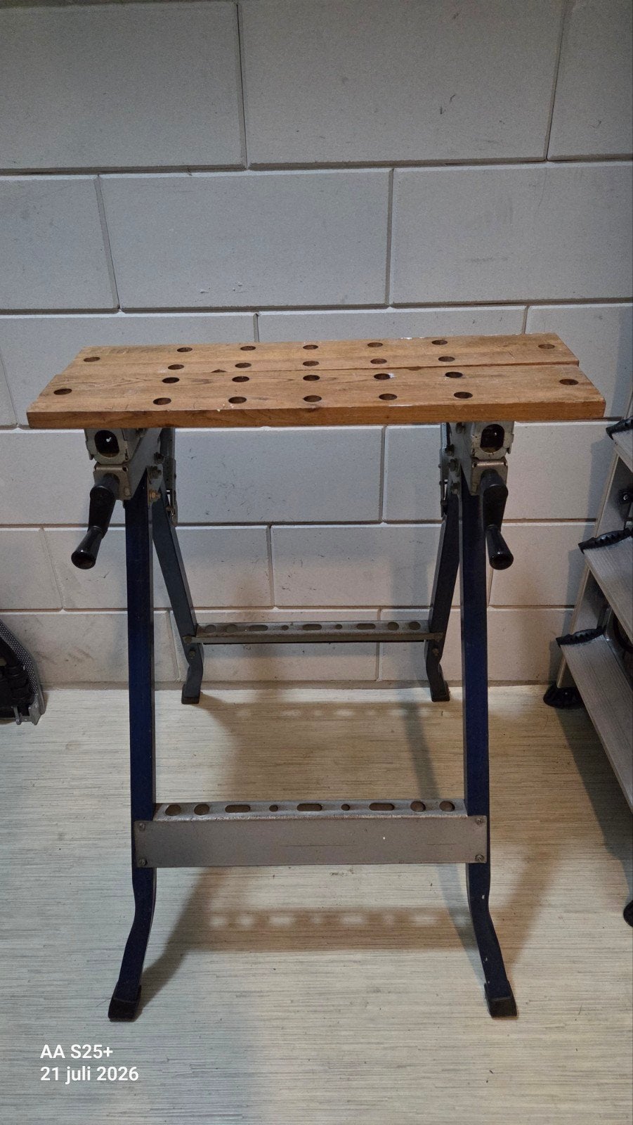 Stevige werkbank met bankschroef, inklapbaar, Doe-het-zelf en Verbouw, Werkbanken, Ophalen, Gebruikt, 70 tot 120 cm, Bankschroef