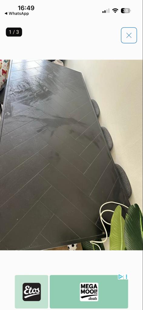 Massief houten eettafel met visgraatpatroon en stalen poten, Huis en Inrichting, Tafels | Eettafels, Ophalen, Gebruikt, 100 tot 150 cm