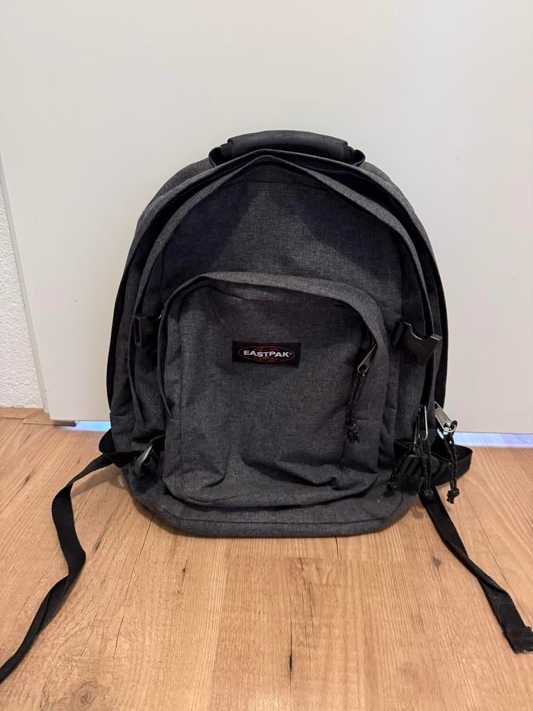 Eastpak rugzak - Grijs, 45 tot 60 cm, Gebruikt, 25 tot 40 cm, Ophalen of Verzenden