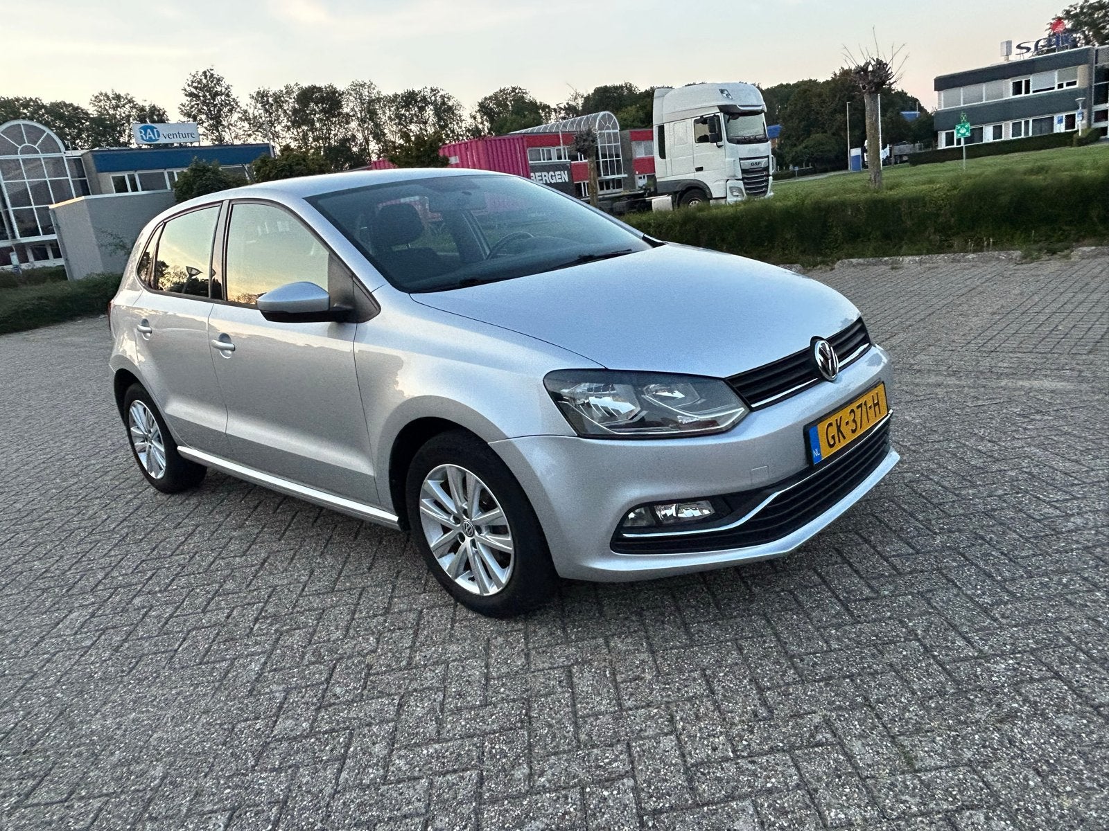 Volkswagen Polo 1.2 TSI 66KW 2014 Grijs, Auto's, Stof, 40 €/maand, 4 cilinders, Handgeschakeld
