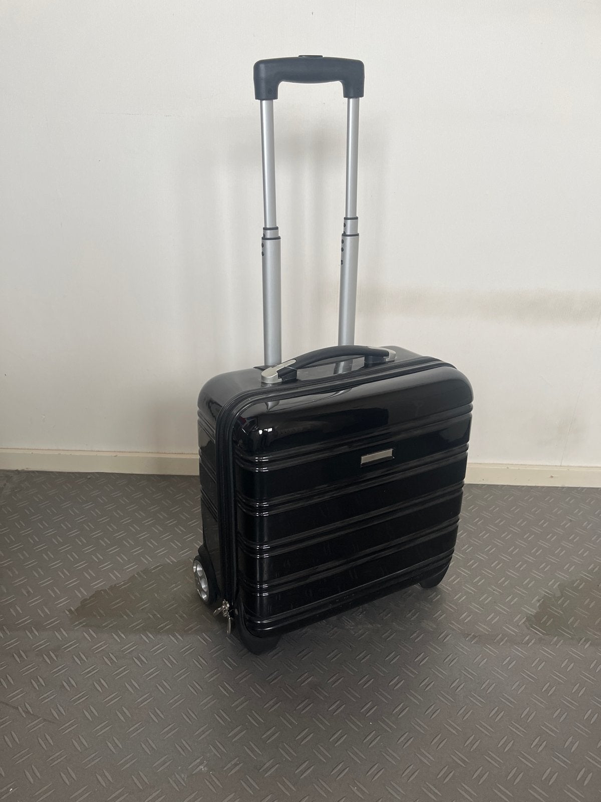 zwart handbagage koffer met wieltjes en uitschuifbare handg, Hard kunststof, Minder dan 50 cm, Ophalen of Verzenden, Zo goed als nieuw