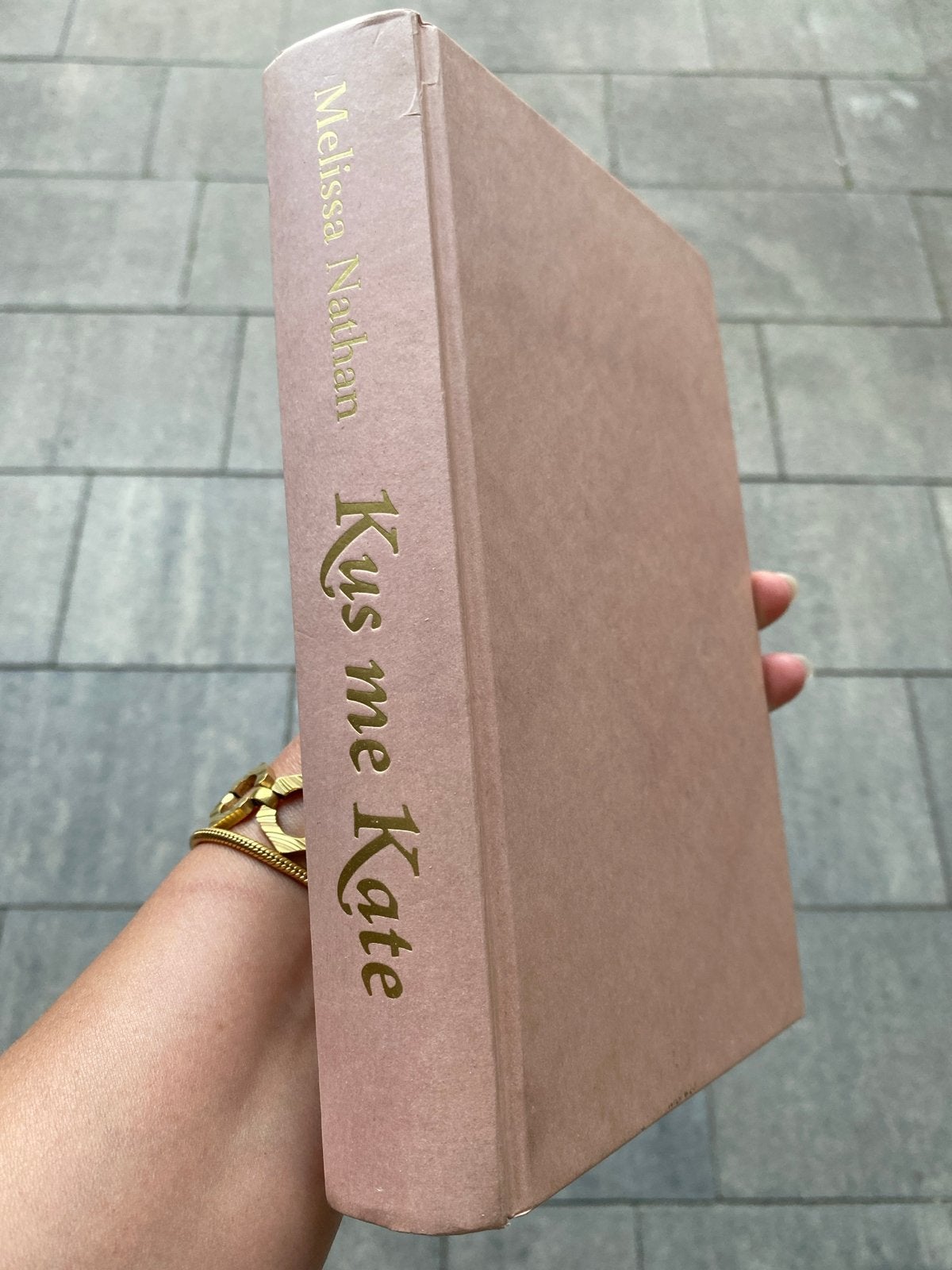 Kus me Kate - Melissa Nathan (Hardcover), Ophalen of Verzenden, Gelezen, Nederland