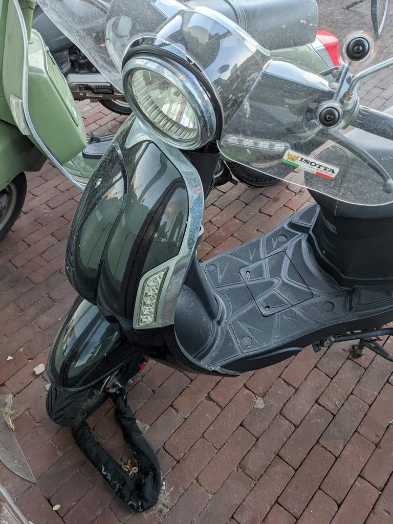 Bromfiets in goede staat - Batterijen te controleren, Ophalen of Verzenden, Zo goed als nieuw