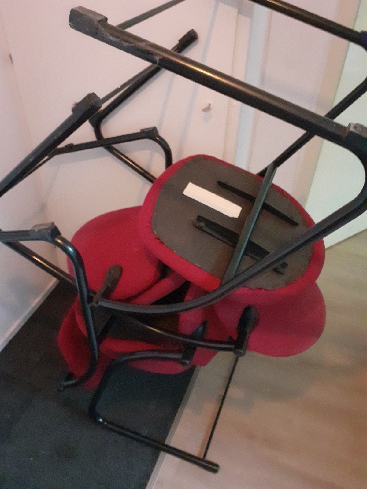Set van 4 rode stoelen met metalen frame, Gebruikt, Modern, functioneel, Ophalen of Verzenden, Rood