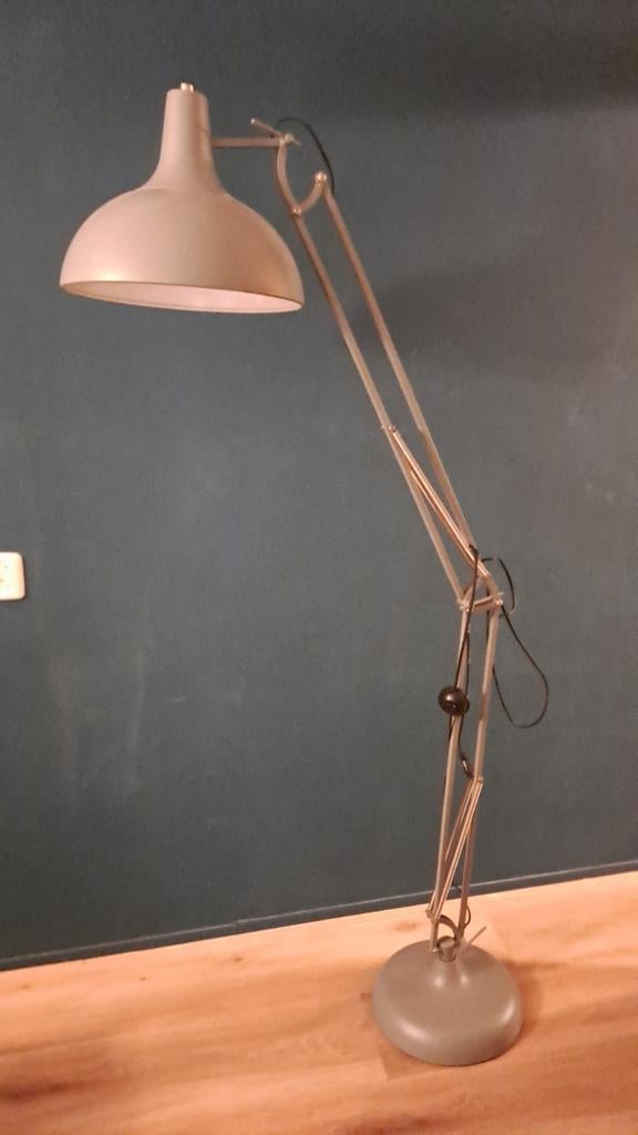Staande industriële lamp Lindby, Ophalen, Zo goed als nieuw, Metaal, 150 tot 200 cm