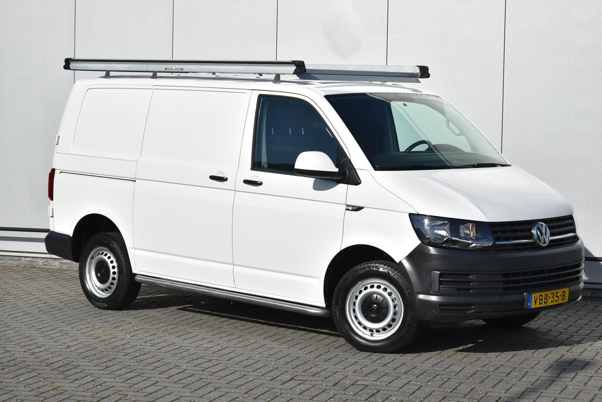 Volkswagen Transporter 2.0 TDI L1H1 Airco Navi Apple Euro 6, Stof, Gebruikt, Volkswagen, Wit