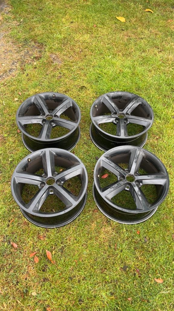 AUDI A3/ A4 VELGEN ZWART, Auto-onderdelen, Banden en Velgen, Ophalen, 18 inch, Gebruikt, Velg(en)