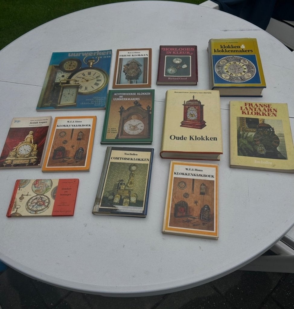 Diverse boeken en naslagwerken over antieke klokken, Antiek en Kunst, Antiek | Klokken, Ophalen of Verzenden
