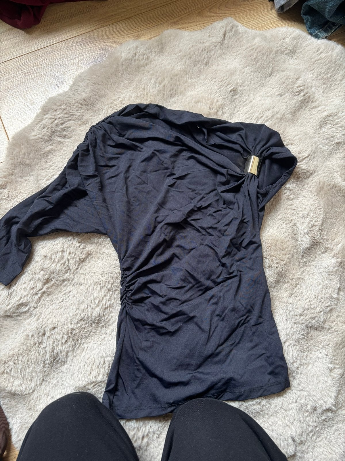 Zara Zwart Asymmetrisch Topje met Gouden Detail, Zwart, Ophalen of Verzenden, Zo goed als nieuw, Lange mouw
