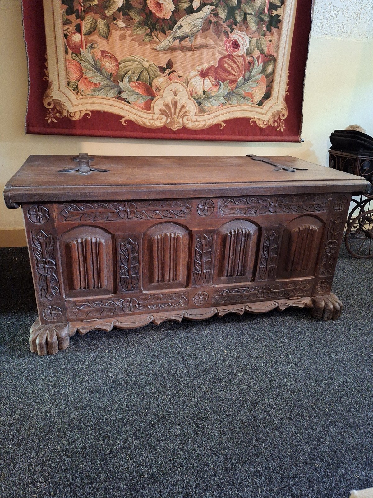 Mooie grote Kist met Wandkleed., Antiek en Kunst, Ophalen