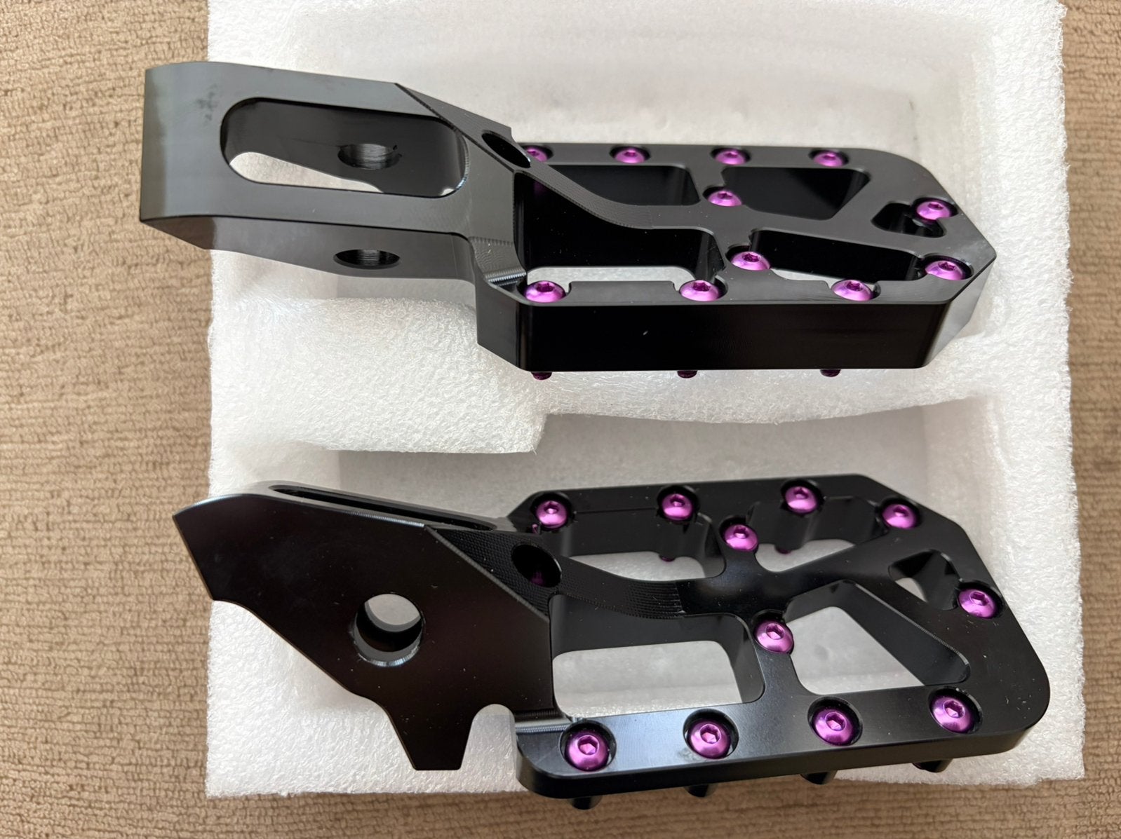 Surron voetsteuntjes zwart / paars, Motoren, Ophalen of Verzenden, Nieuw