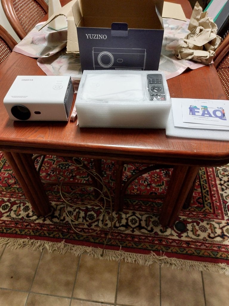Twee  Yuzino beamers met een Esmart projectiescherm, Ophalen, Nieuw, LED