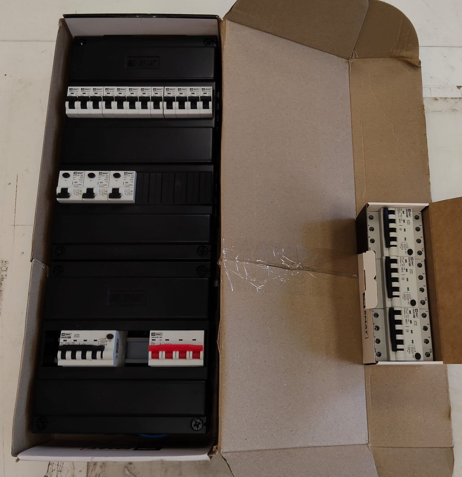 Emat groepenkast + 3x aardlekautomaat, Emat, Aardlekautomaat, Q, Q