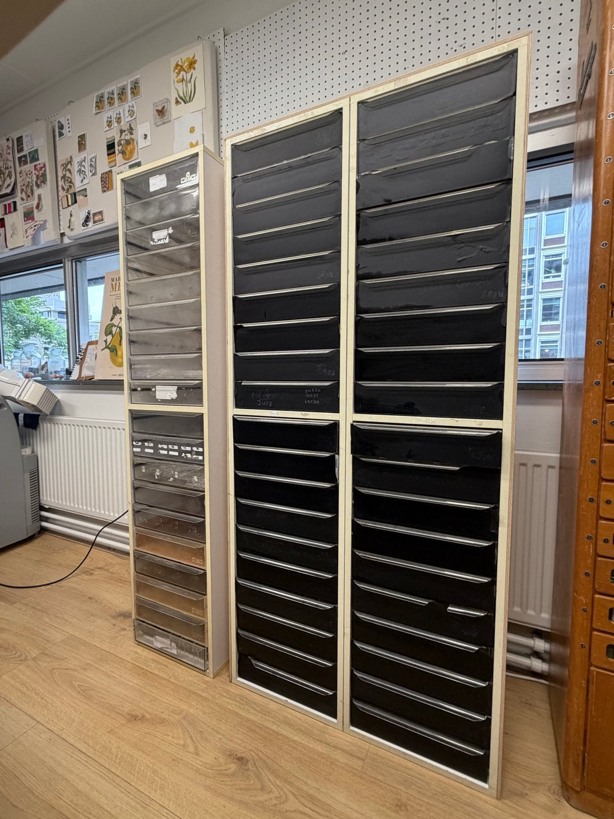DMC Ladekast met 38 kunststof lades fourniturenkast, Ophalen, Gebruikt