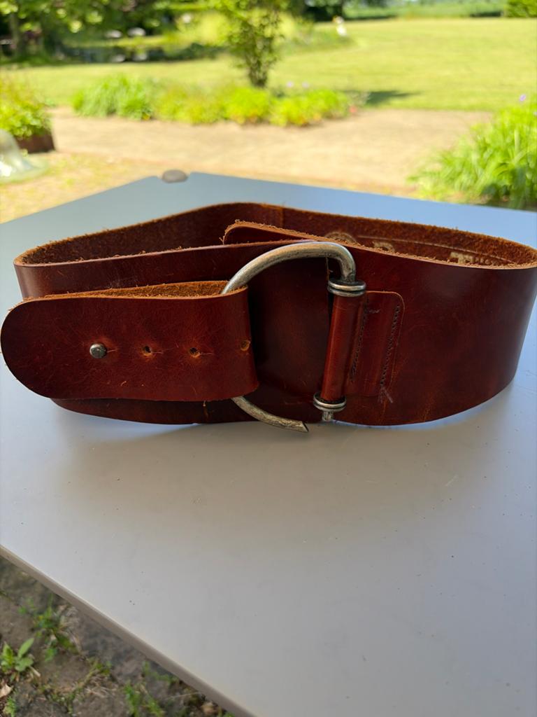 Brede leren riem van Red Temple, bruin, Kleding | Dames, Riemen en Ceinturen, 80 tot 90 cm, Echt leder, Tailleriem, Ophalen of Verzenden