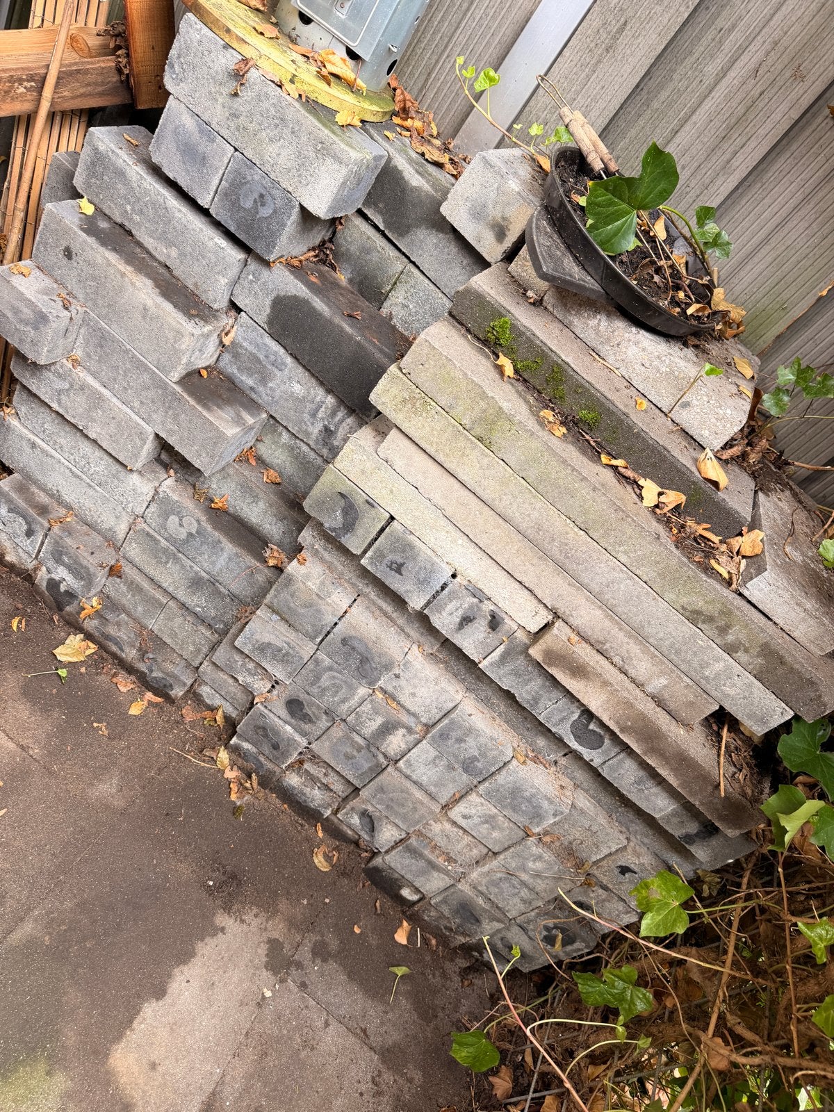 Gratis - Gebruikte betonnen stenen en terrastegels, Ophalen, Gebruikt, Klinkers, 10 m² of meer