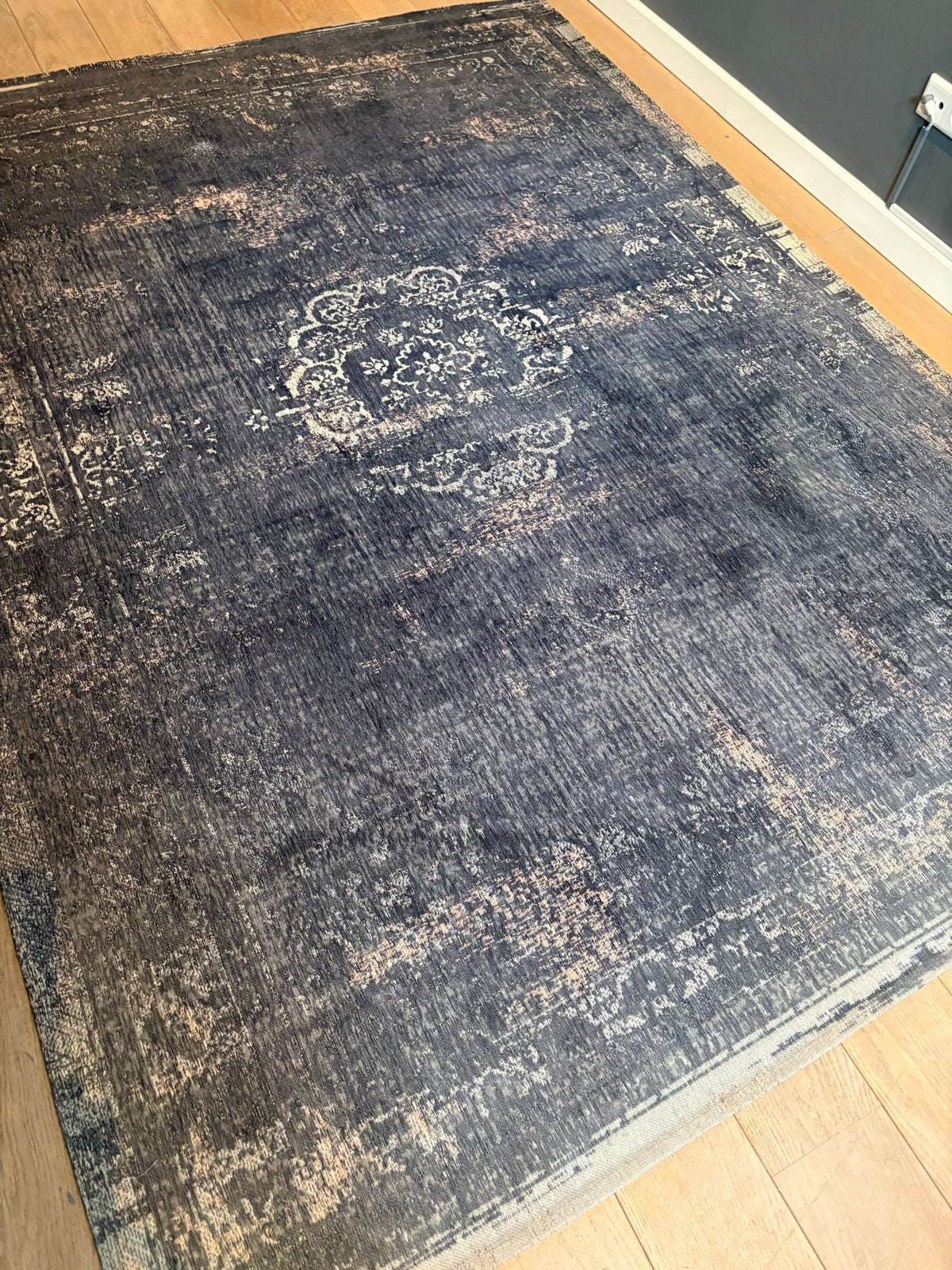 Louis de Poortere Fading World Medallion Vloerkleed 200x280, Ophalen, Zwart, Zo goed als nieuw, 200 cm of meer