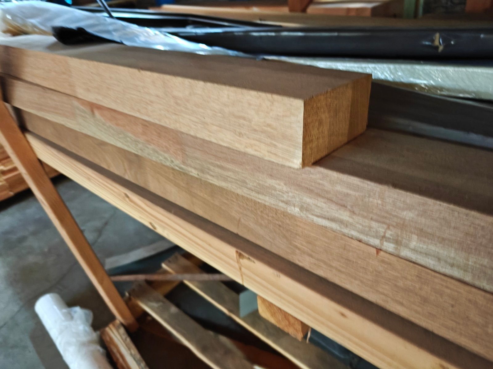 3 hele mooie gelamineerde hardhouten balken geschaafd, Ophalen, Nieuw, Hardhout, 180 tot 250 cm