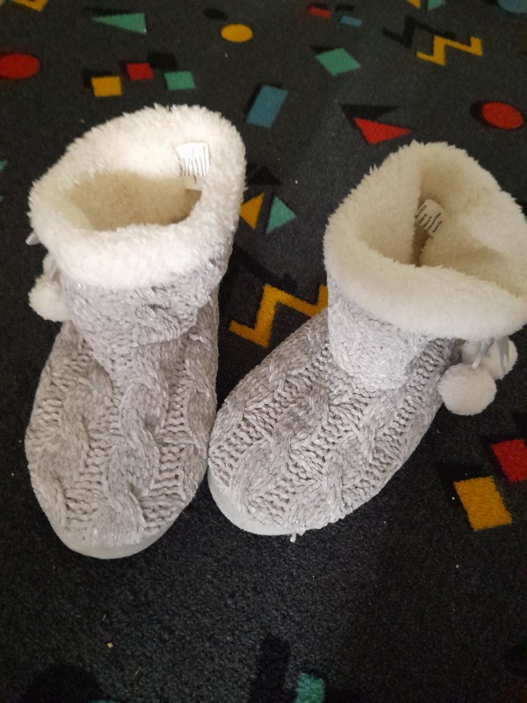 Pantoffels, Kleding | Dames, Beige, Nieuw, Ophalen of Verzenden, Onbekend