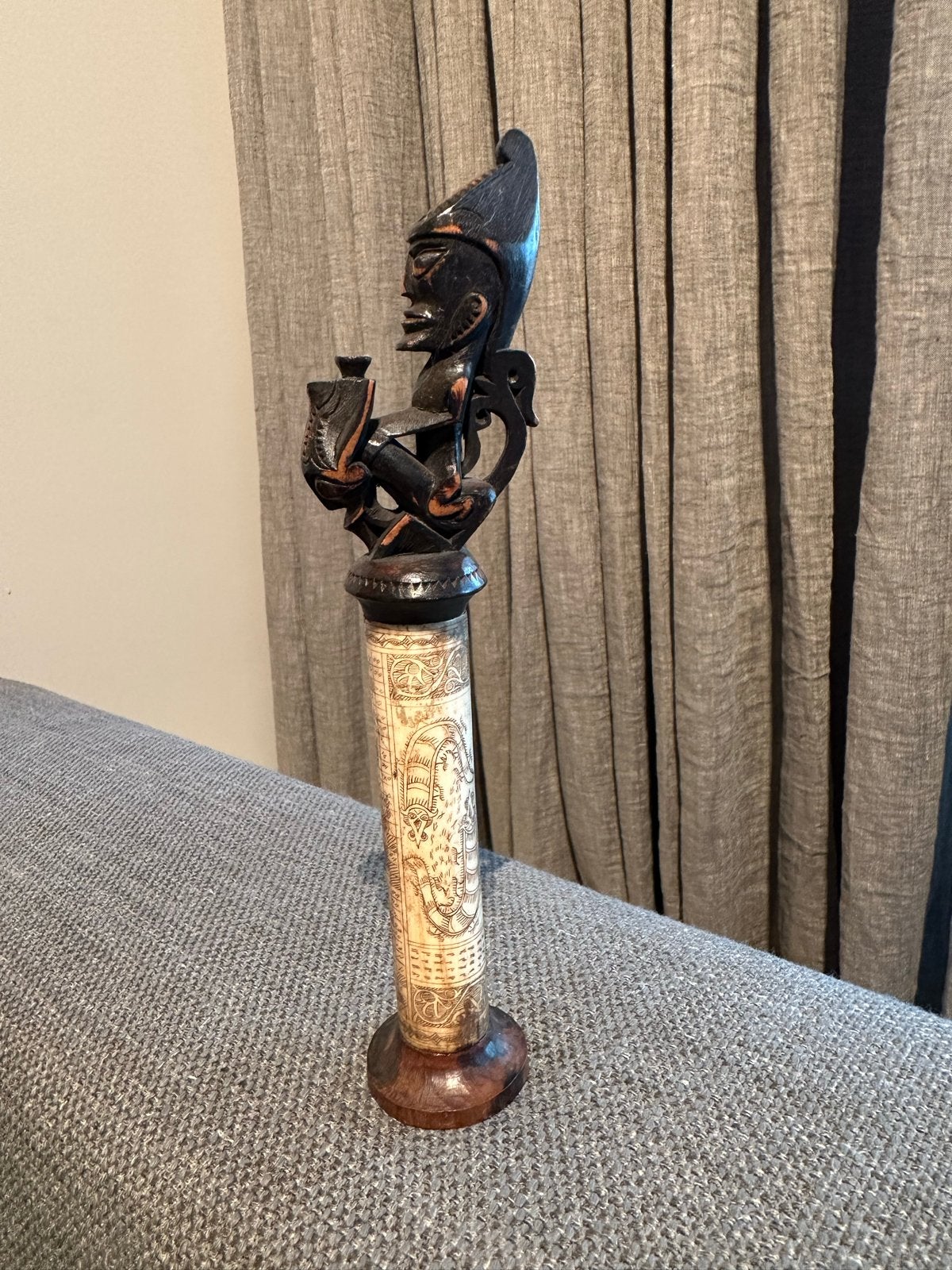 Unieke Oude Batak Medicijnkoker - 23 cm, Bruin, Ophalen of Verzenden, Indonesië, Gesneden