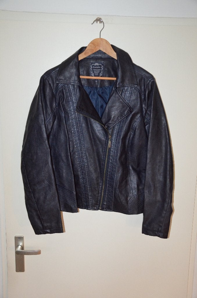 mooi nieuw donkerblauw kunstleren jack maat 48 X-Two, X Two, Blauw, Nieuw, Ophalen of Verzenden