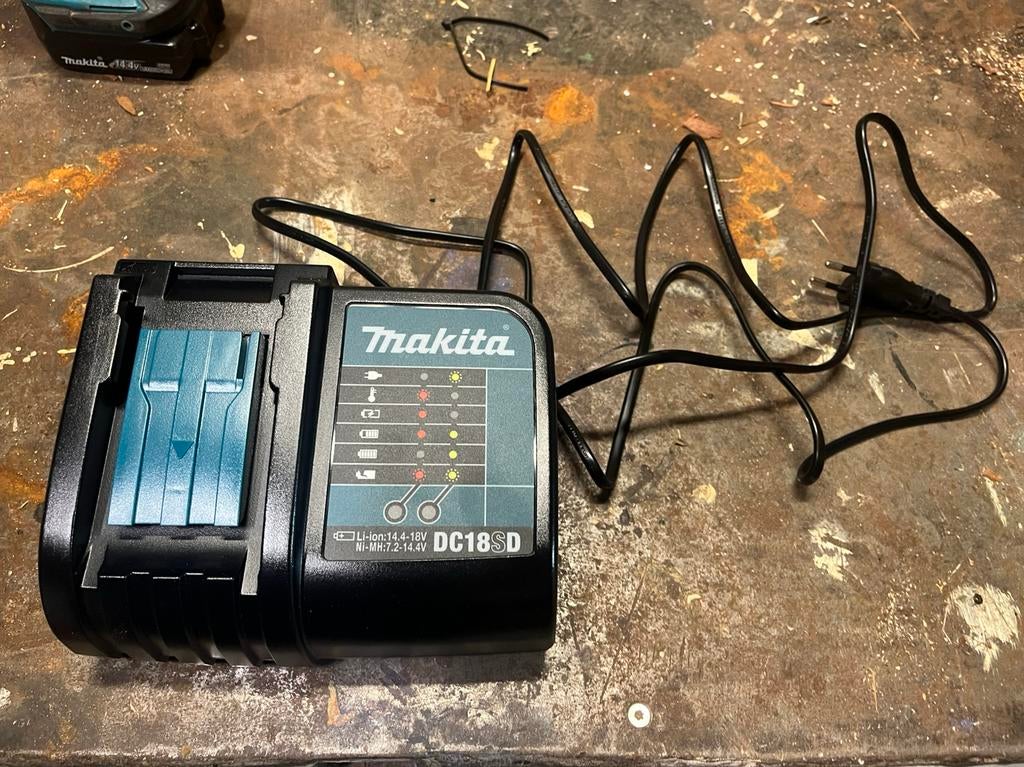Makita lader nieuw, Ophalen of Verzenden, Zo goed als nieuw