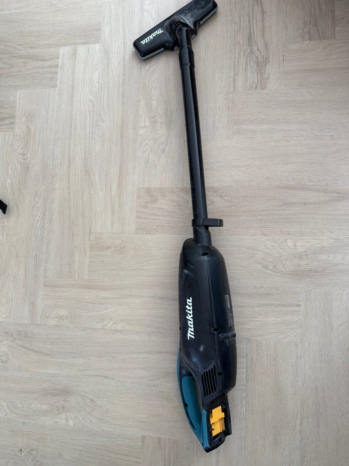 Makita DCL180Z 18V steelstofzuiger, zonder accu en lader., Gebruikt, Steelstofzuiger, Makita, Ophalen