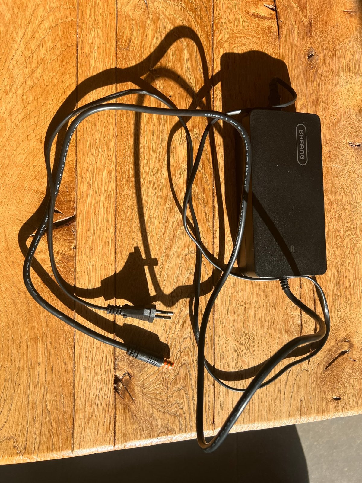 BAFANG Li-ion Acculader 50.4V 3.0A, Fietsen en Brommers, Zo goed als nieuw