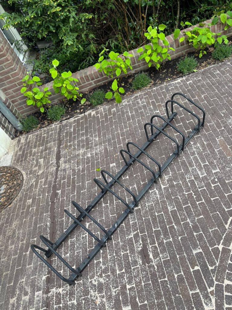 Zwart fietsenrek voor 6 fietsen, Ophalen, Gebruikt