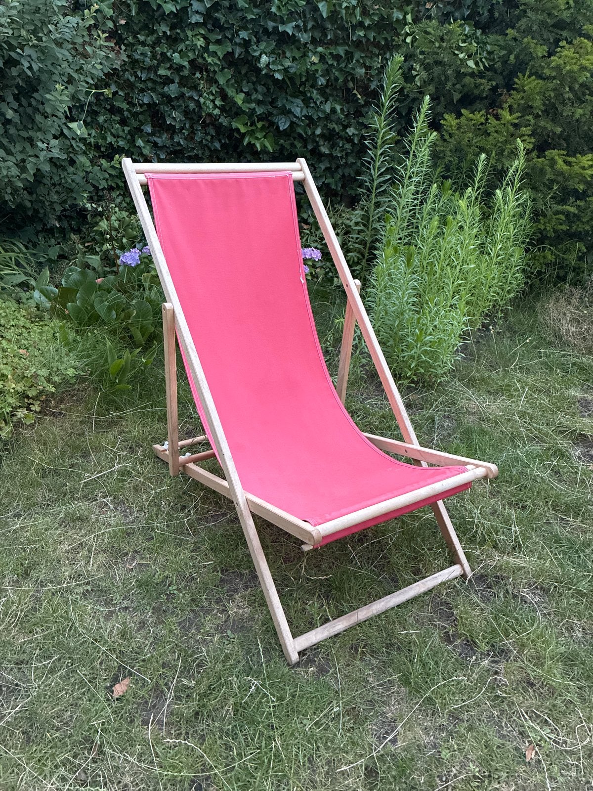 Strandstoel met houten frame en rood doek, Ophalen, Gebruikt, Hout, Inklapbaar