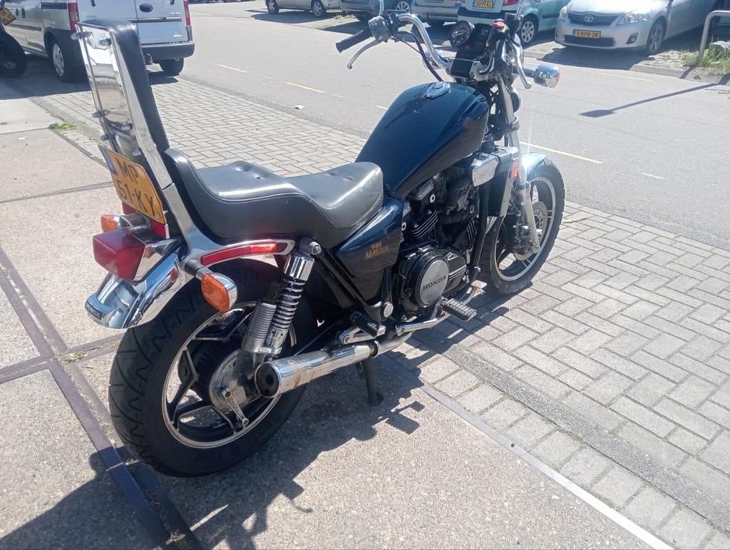 Honda Magna 750 v45, Particulier