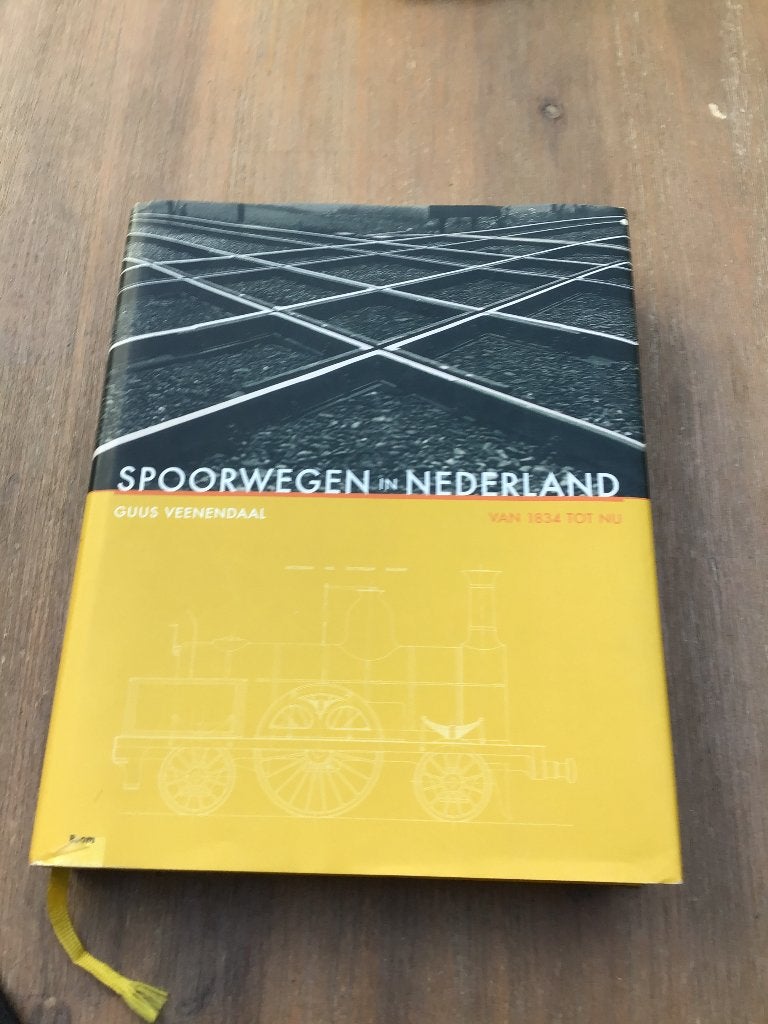 Spoorwegen in Nederland: Van 1834 tot nu - Guus Veenendaal, Boeken, Ophalen of Verzenden, Zo goed als nieuw, Guus Veenendaal