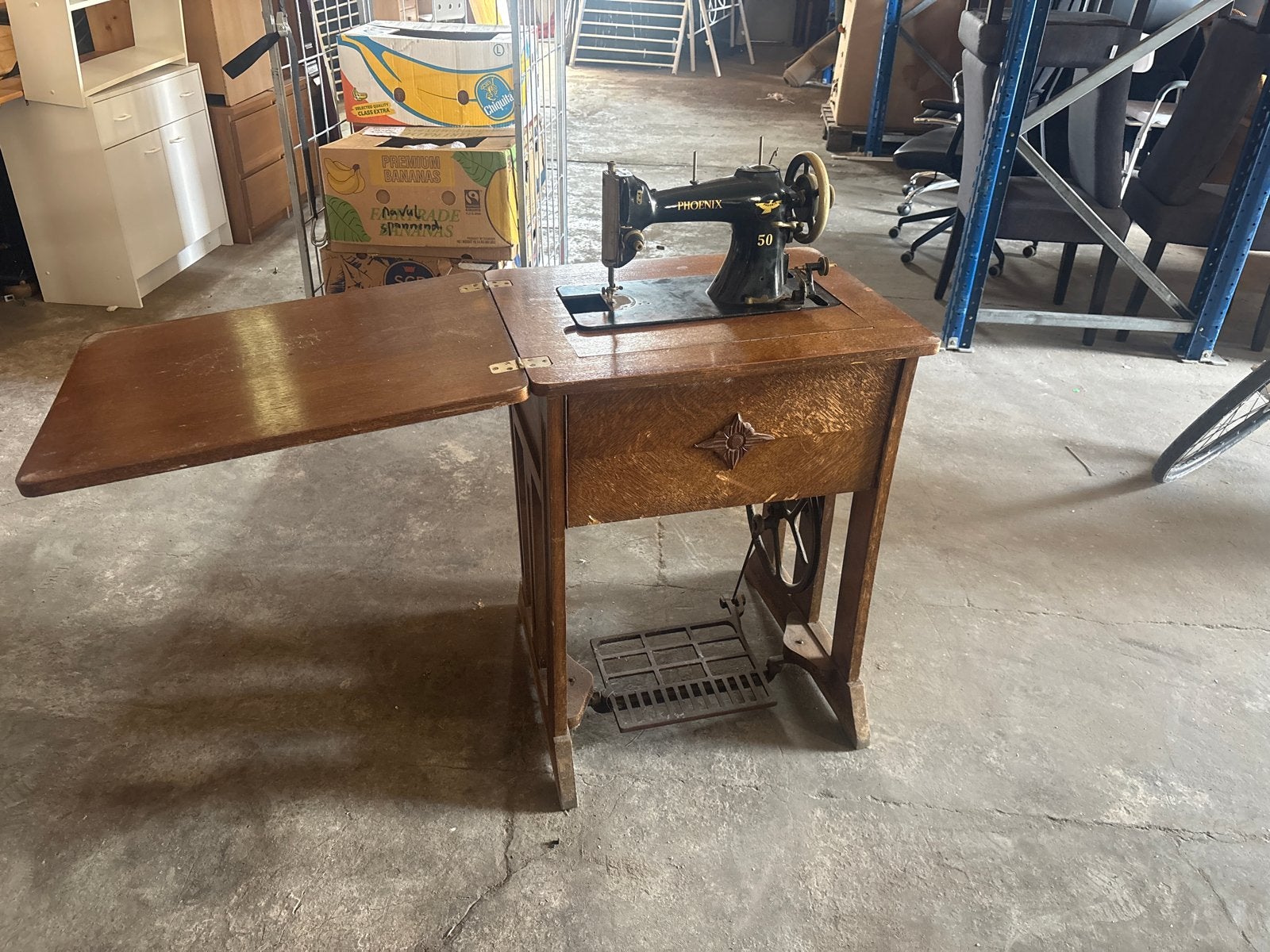 Antieke Phoenix 50 Naaimachine met Houten Kast, Ophalen