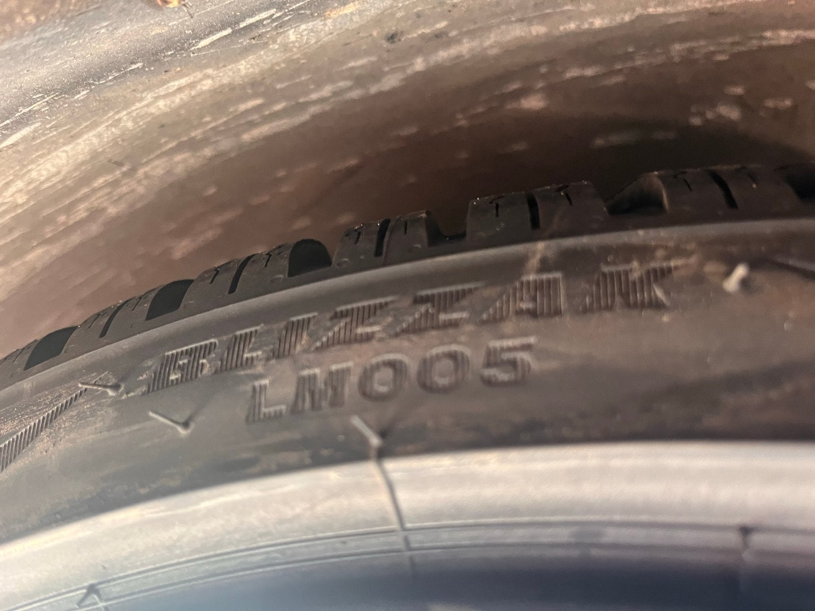 2x Bridgestone Blizzak LM005 Winterbanden 245/35R20, Band(en), Personenwagen, 20 inch, Gebruikt